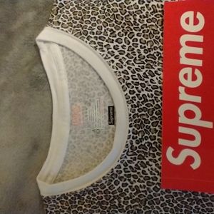 Supreme x hanes leopard print tagless tee